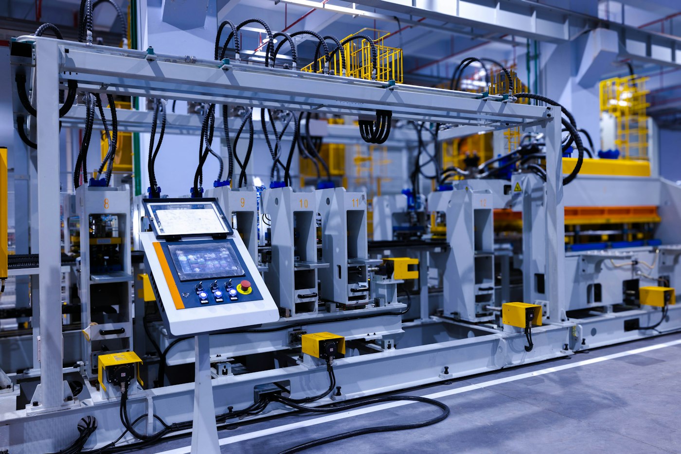 Zautomatyzowana linia produkcyjna w hali